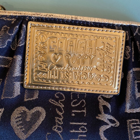 Coach wristlet - Picture 2 of 5